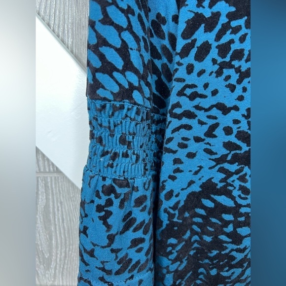 B14.25 NWT Chico's Teal Blue & Black Velvet Flocked Balloon Sleeve Knit Top 2 - Picture 3 of 7